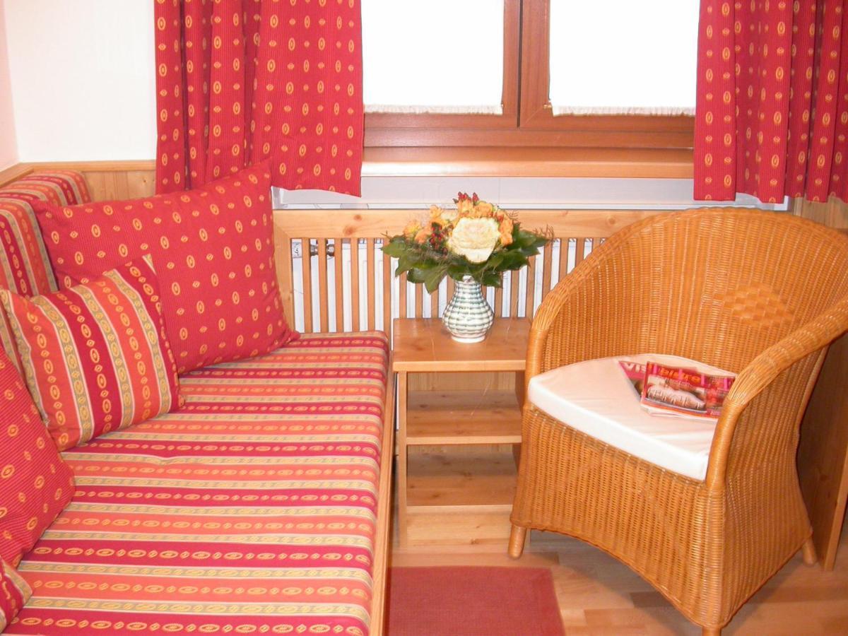 Hotel Gasthof Koenig Kremsmünster エクステリア 写真
