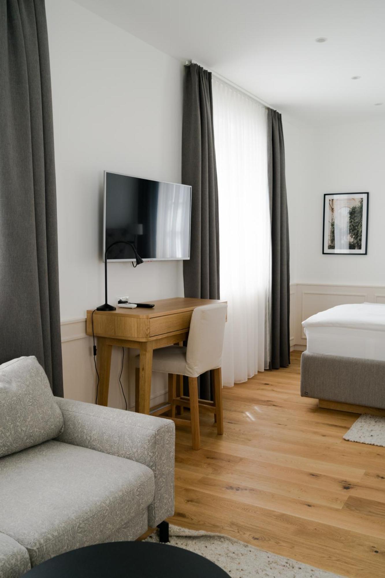 Hotel Gasthof Koenig Kremsmünster エクステリア 写真