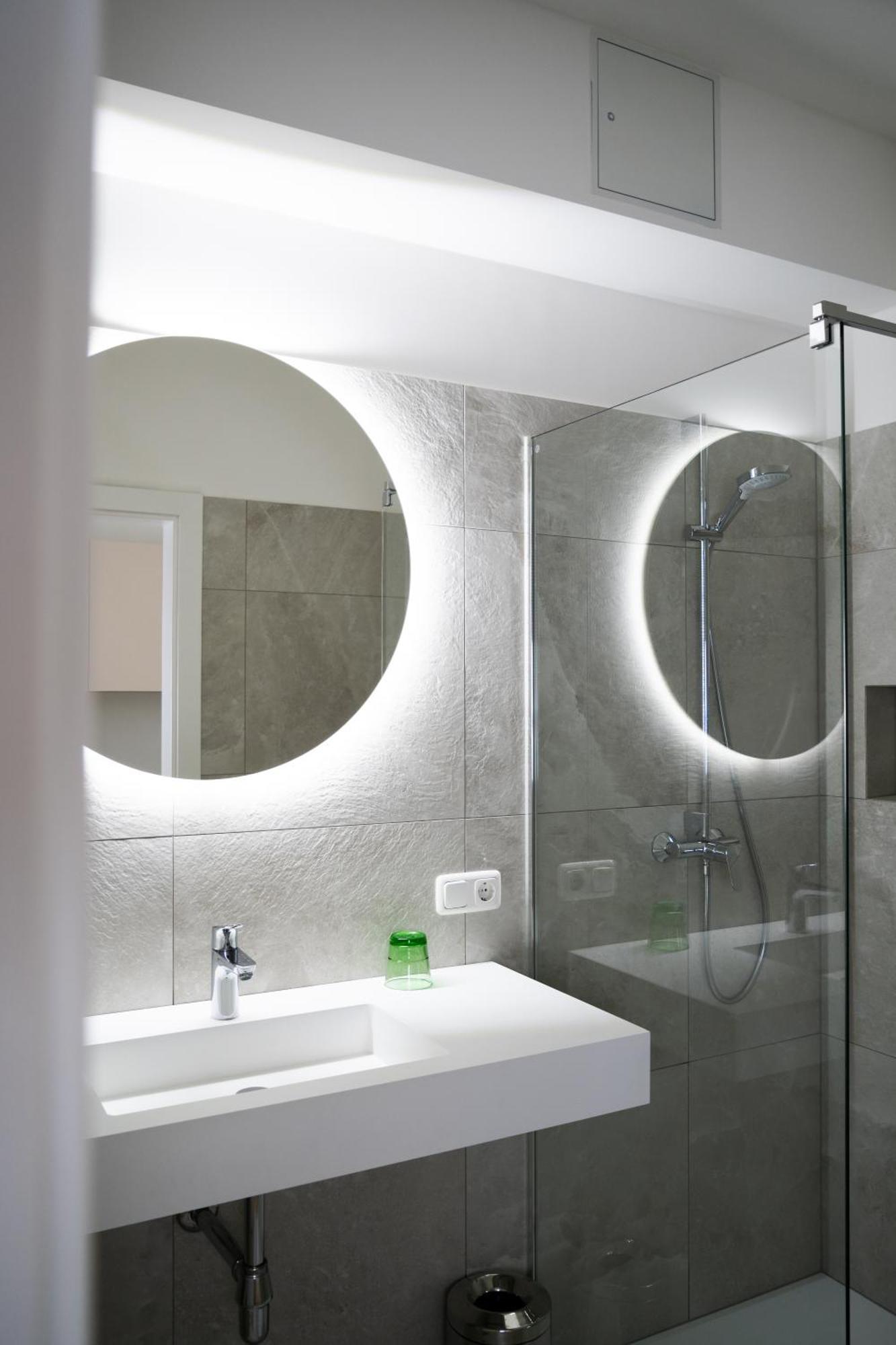 Hotel Gasthof Koenig Kremsmünster エクステリア 写真