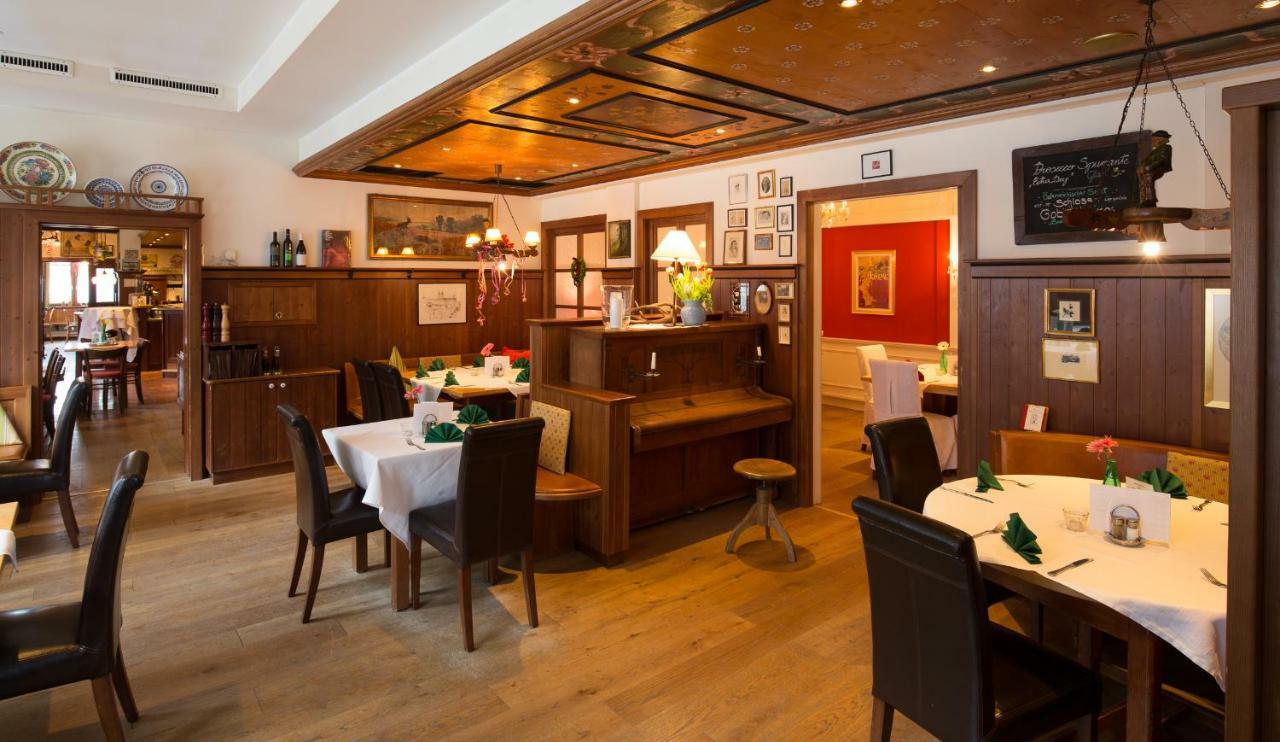 Hotel Gasthof Koenig Kremsmünster エクステリア 写真