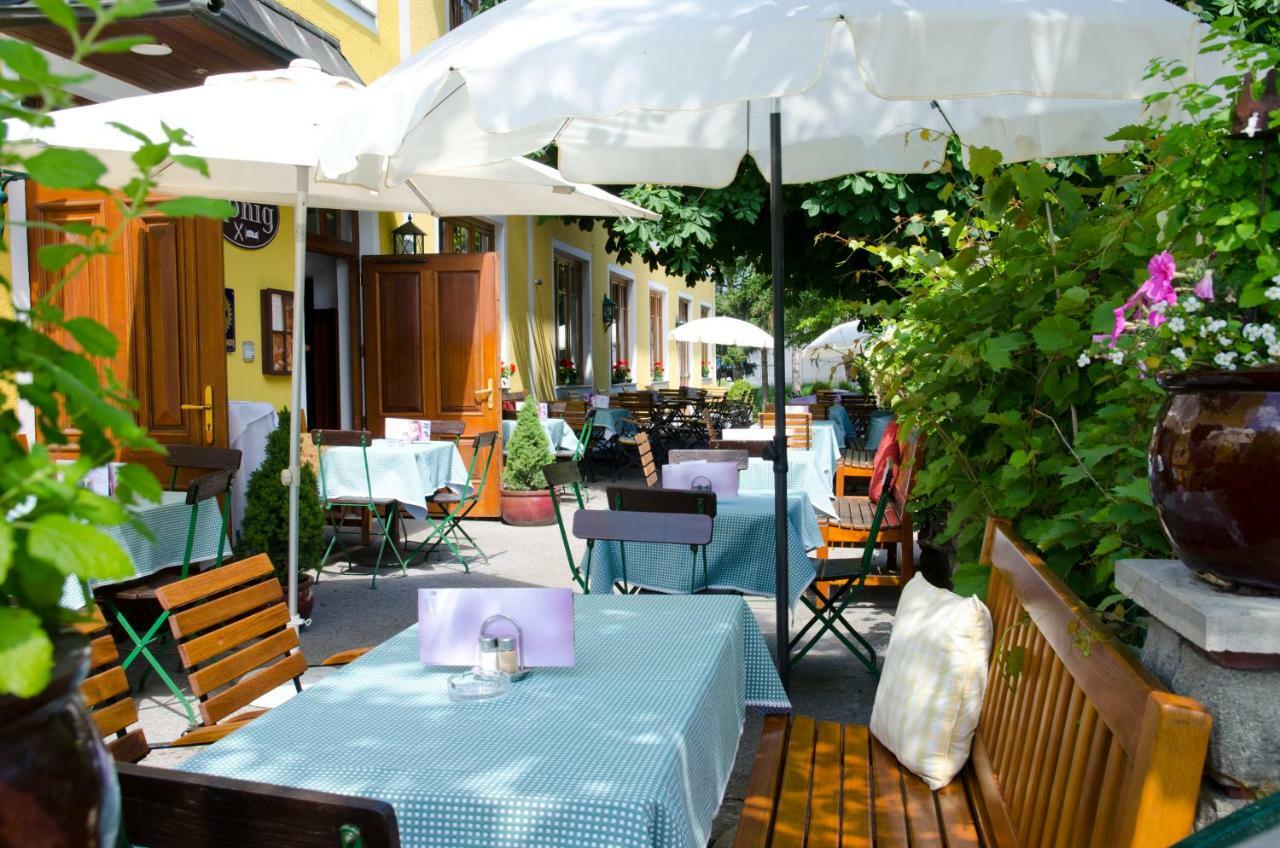 Hotel Gasthof Koenig Kremsmünster エクステリア 写真
