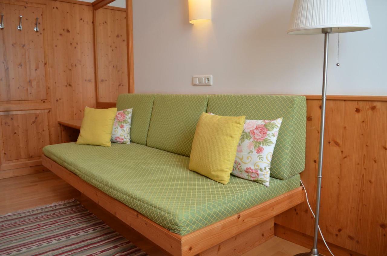 Hotel Gasthof Koenig Kremsmünster エクステリア 写真